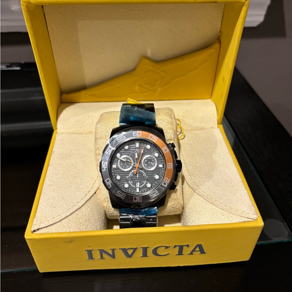 INVICTA Pro Diver Men Model 21556 - Men's Watch Quartz